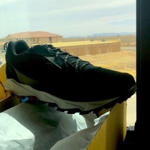 Columbia IVO Trail Breeze size 13 hiking, trail running shoes. New in box